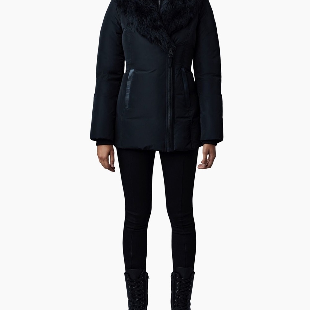 Stylish Black Fur-Trimmed Puffer Coat Adali Mackage - Picture 3 of 6